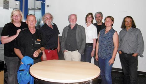 Organisatoren und Teilnehmer mit dem Referenten (3.v.l.) 