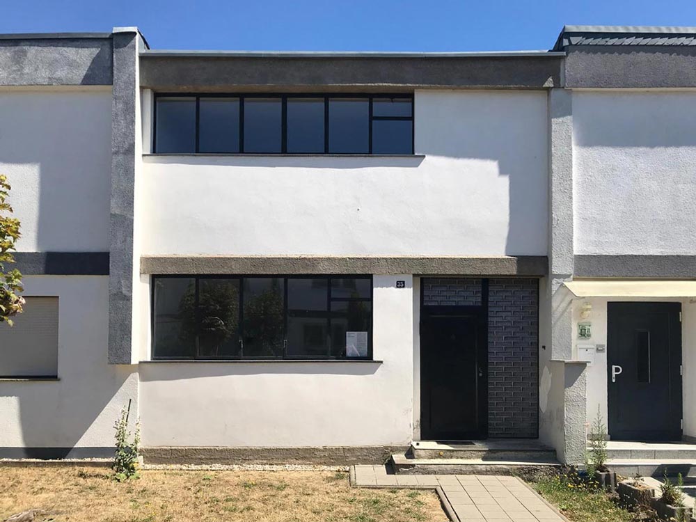 Mitglieder des Architektur Forum Unna e.V. vor dem Baushaus in Deassau